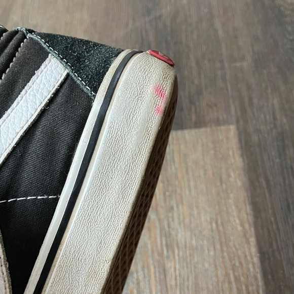 Vans Black and White Unisex Shoes - Picture 7 of 13